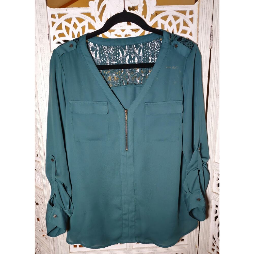 Women's Top Jewel Tone Green Long Sleeve Roll-up Sleeve Size Medium Lace Detail